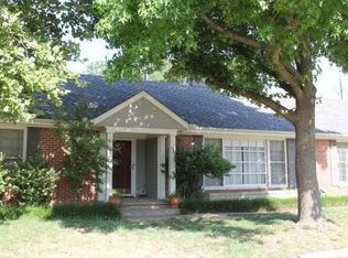 1302 Indian Dr, Enid, OK 73703