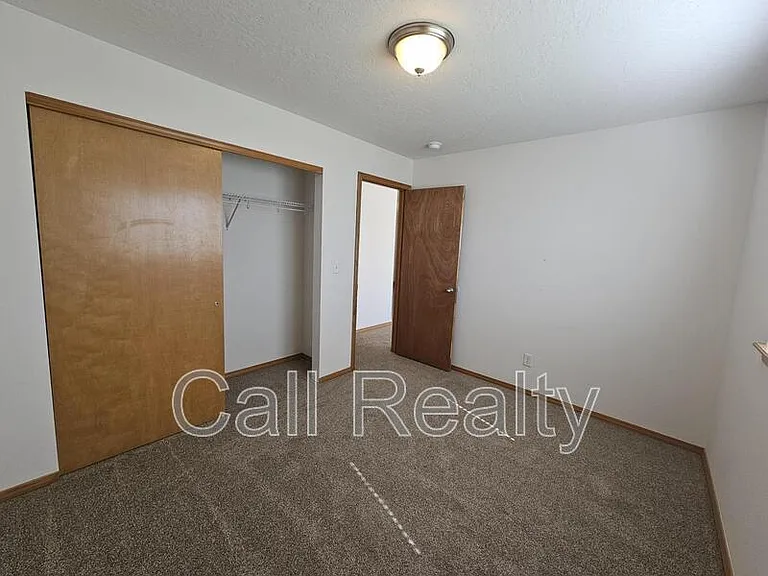 826 N Fox Ridge Rd — Photo 10