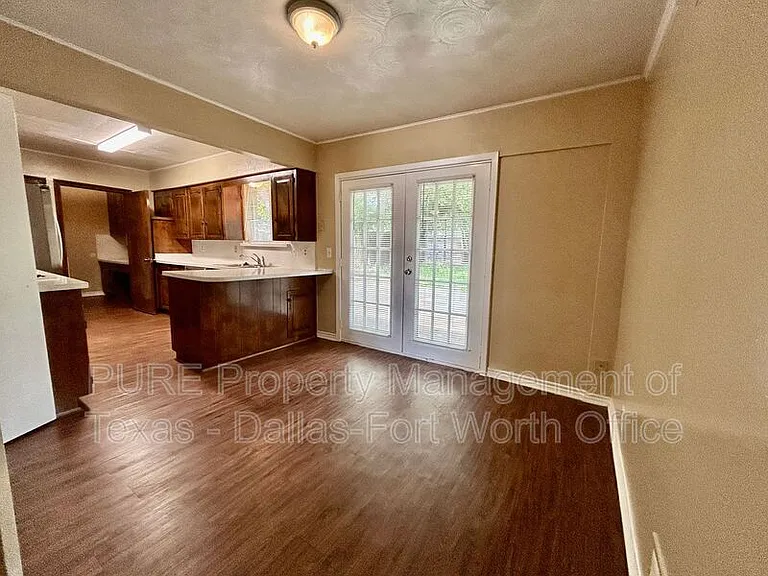 2411 E Mitchell St — Photo 9