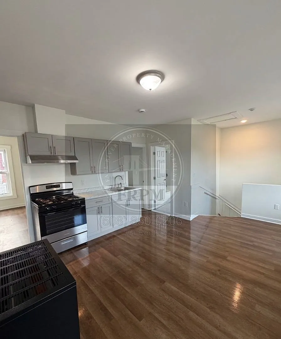 2 bed, 1.0 bath, $1,350 — Photo 4
