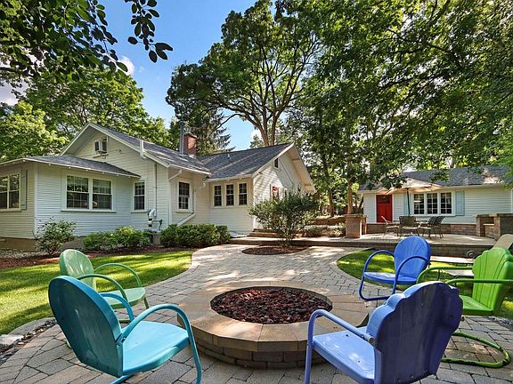 2nd image of 250 Waubun DRIVE