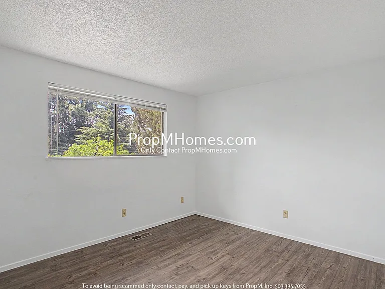 810 SW Spring Ln — Photo 13