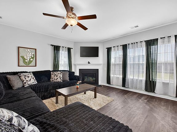 5th image of 307 Valley Oak Dr
