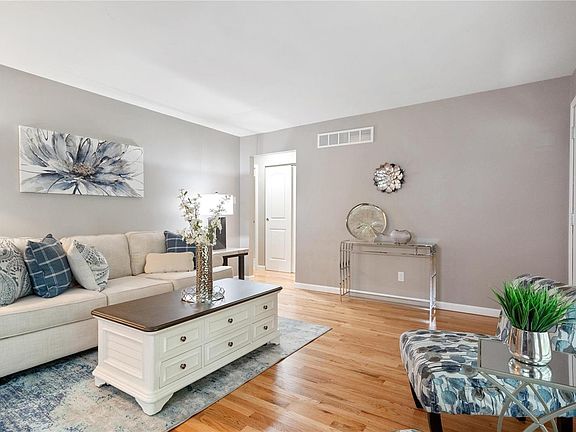 4th image of 11825 Rollingsford Dr