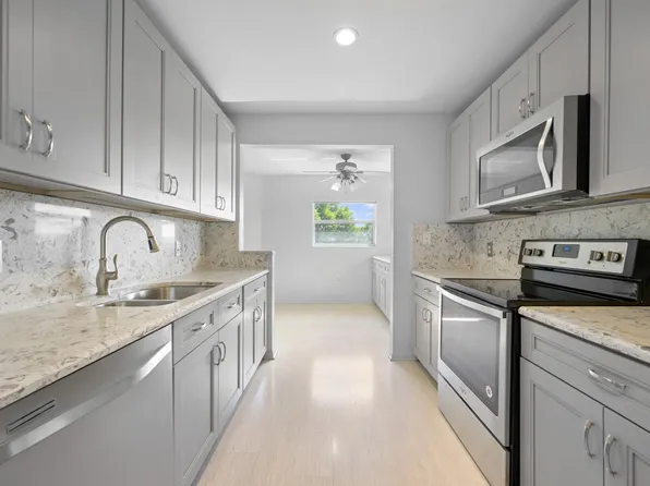 550 SW 137th Avenue #401L, Pembroke Pines, FL 33027