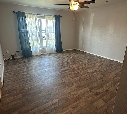 4th image of 3105 Park Blvd