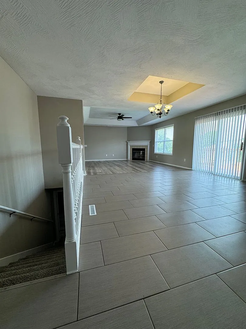 Beautiful Large corner lot 4 bedroom 3 full bathroom 2 car garage with 3 living rooms and much mo... — Photo 4