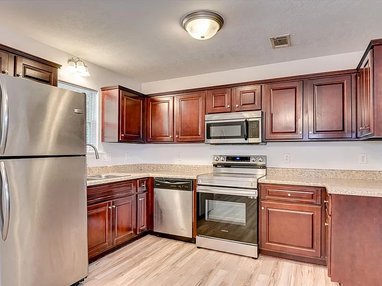 2928 Aylesbury Dr — Photo 10