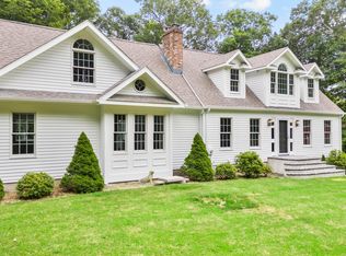 16 Country Village Ln, Clinton, CT 06413