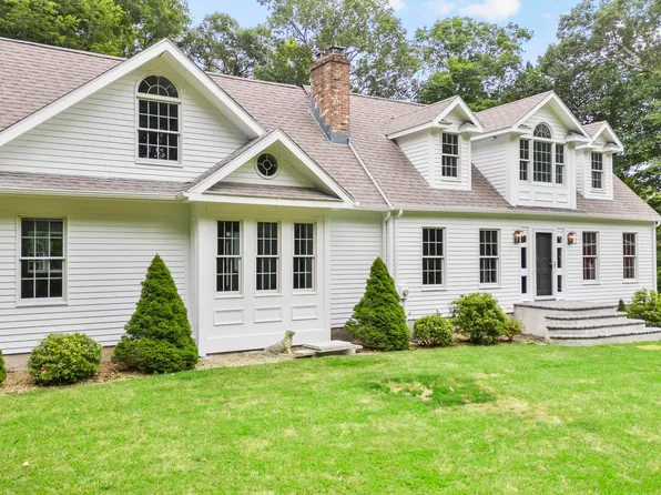 16 Country Village Lane, Clinton, CT 06413