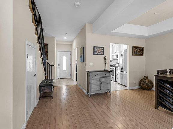 5th image of 429 Palm Dr APT 4