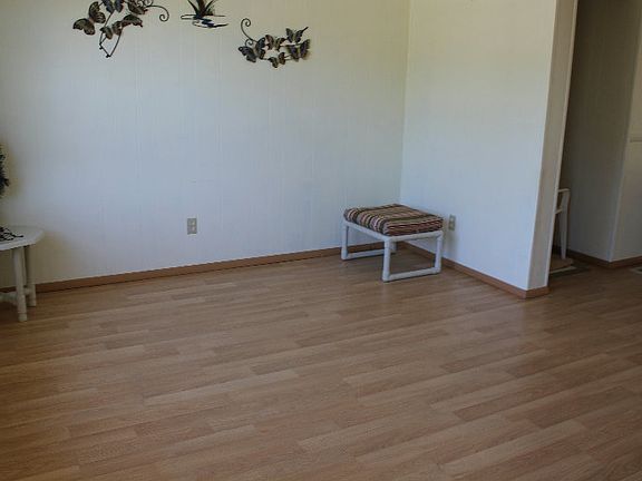 2nd image of 104 Hill Ct