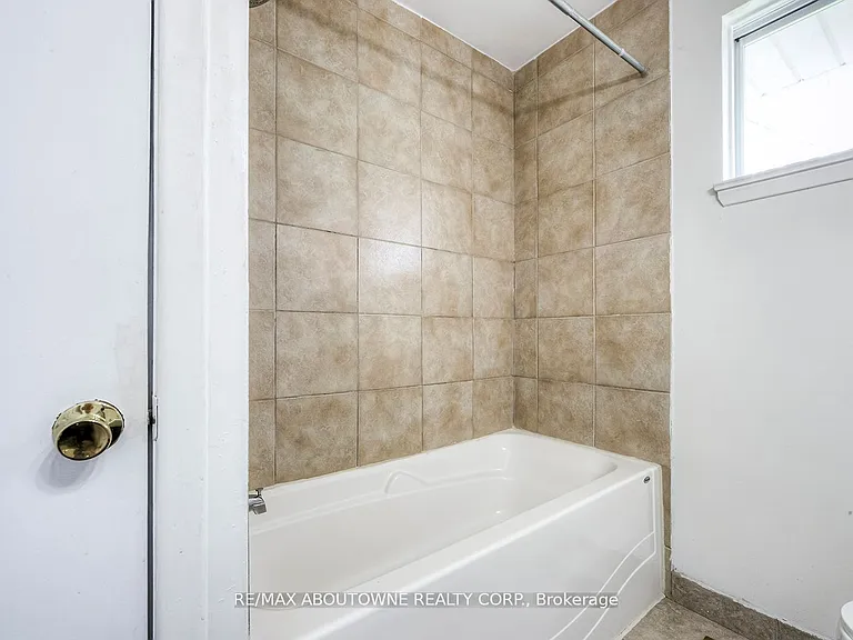 530 Lees Ln — Photo 18