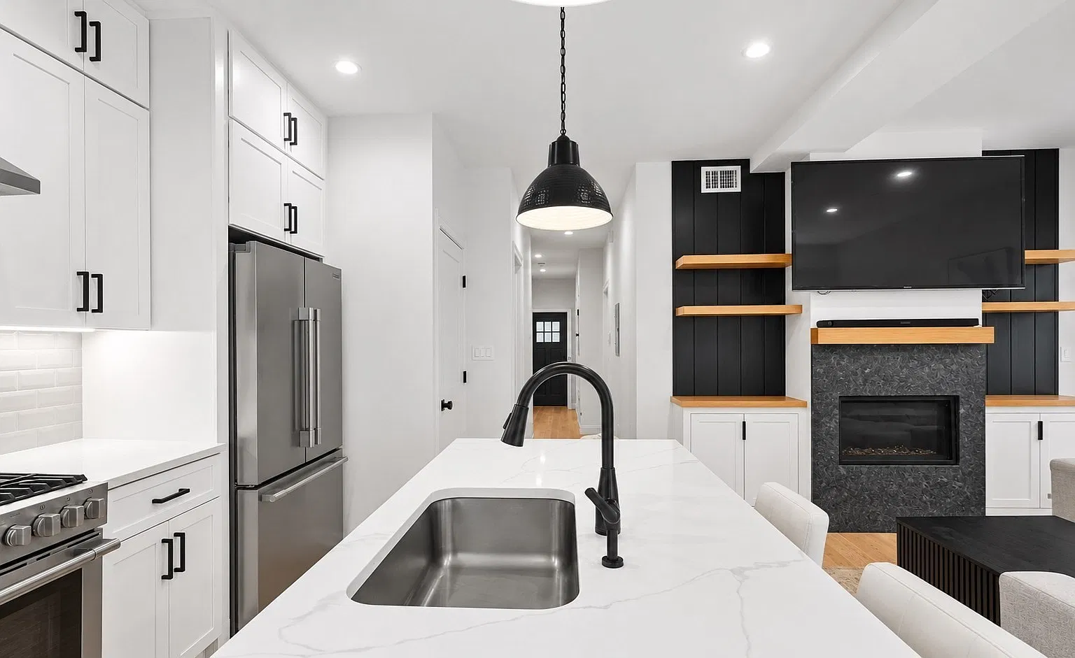 2 bed, 900 sqft, $3,400 — Photo 4