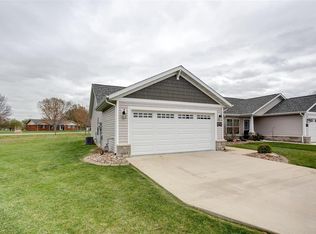 45 Woodland Ct #B, Highland, IL