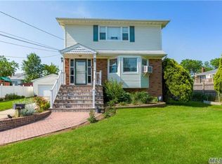 441 Frank St, Oceanside, NY 11572