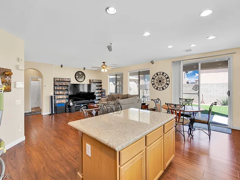 668 Sunrise Lake Pl — Photo 18
