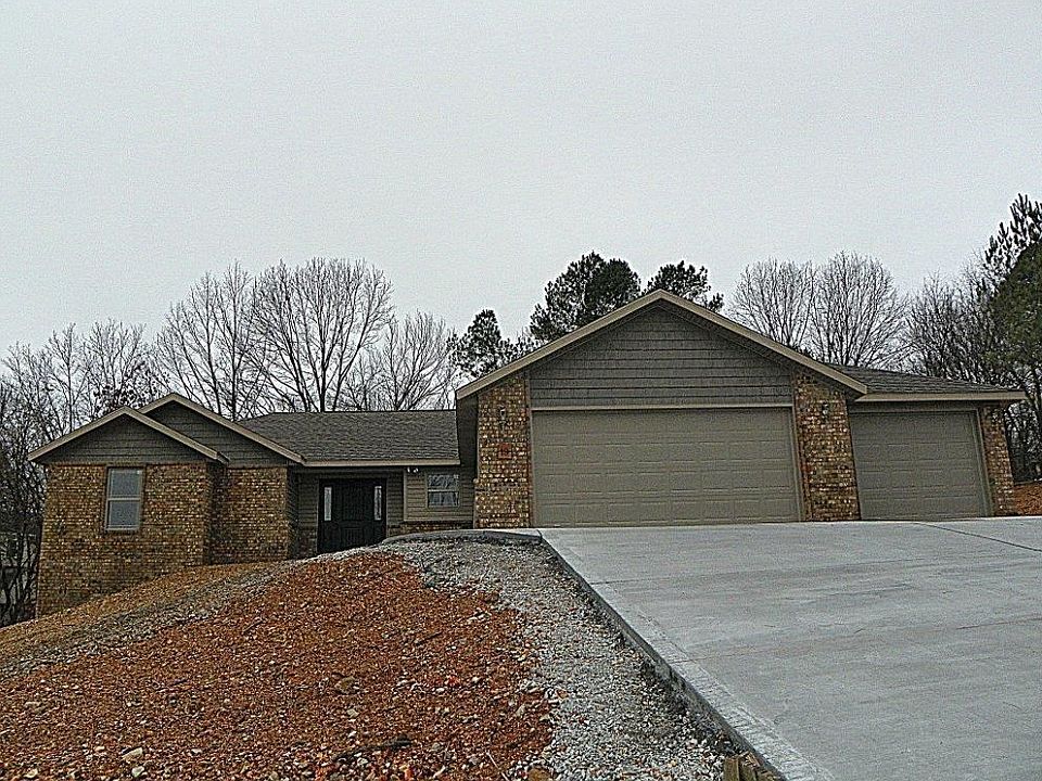1st image of 19 Luncarty Ln