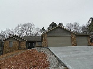 19 Luncarty Ln, Bella Vista, AR 72715