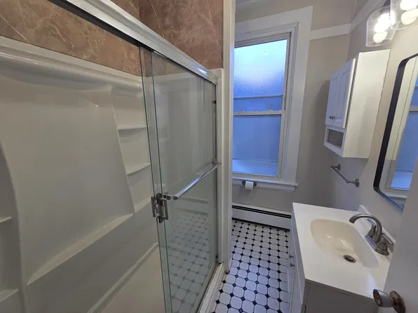 322 5th St APT 1, Beaver, PA 15009