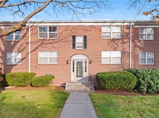 28 Arnold Way #2A, West Hartford, CT 06119