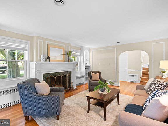 5th image of 45 Holmehurst Ave