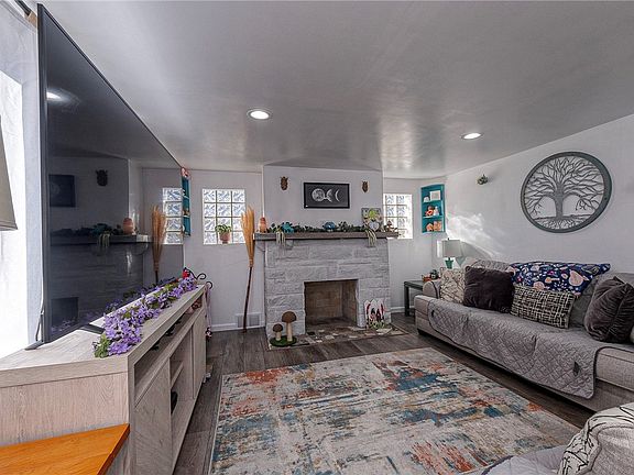 3rd image of 951 Stotler Rd