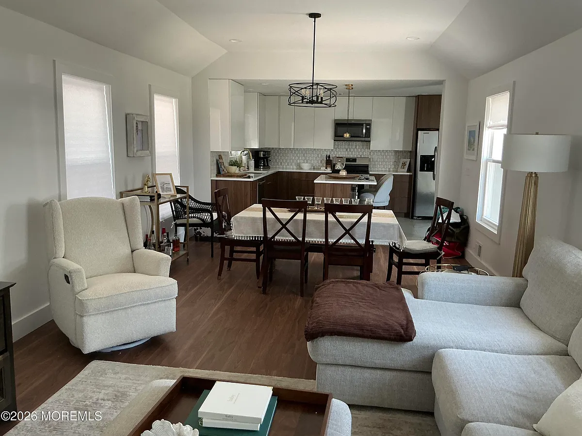 Building Photo - 706 3rd Ave #REAR