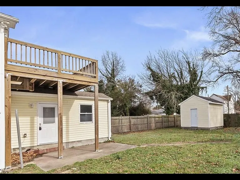 2322 Barraud Ave — Photo 5