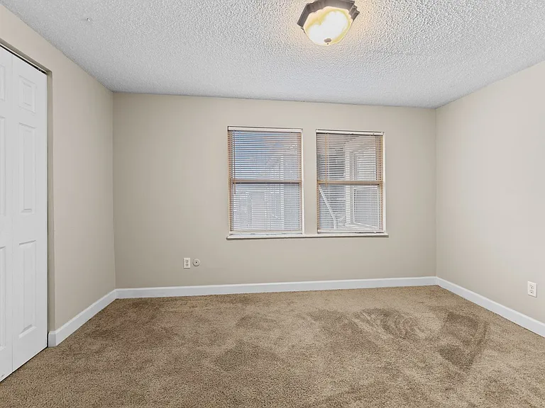 Balsam Avenue Apartments - The Courts — Photo 35