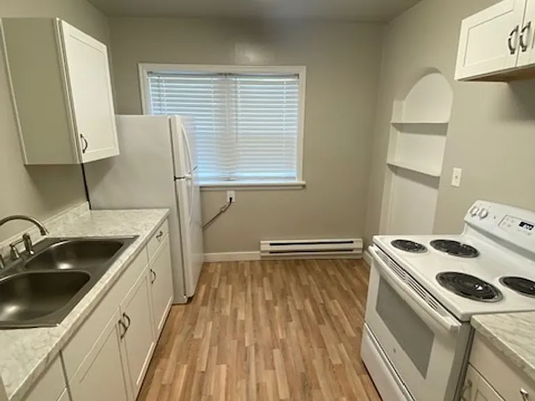2911 E Diamond Ave — Photo 2