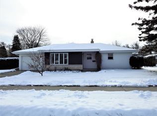 2101 Lexington Dr, Manitowoc, WI 54220