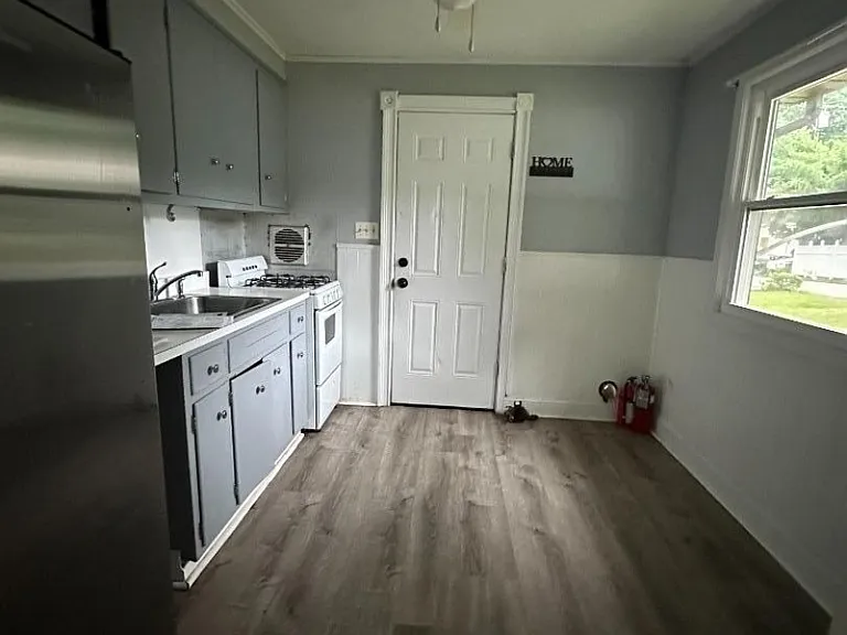 4 Florida Ave — Photo 6