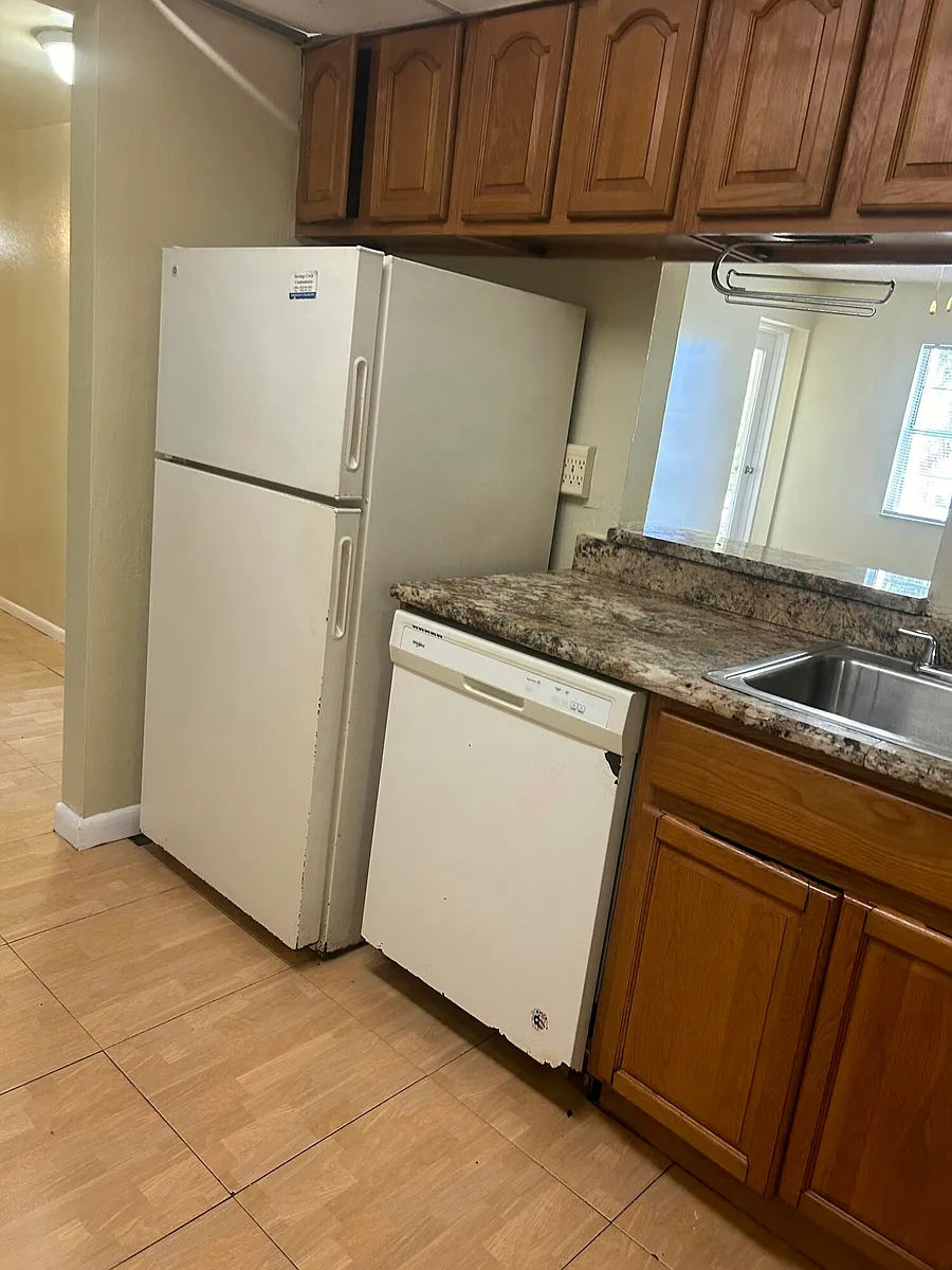 Building Photo - 4304 NW 9th Ave #2-2D
