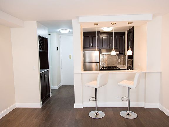 3rd image of 145 E 48th St #19