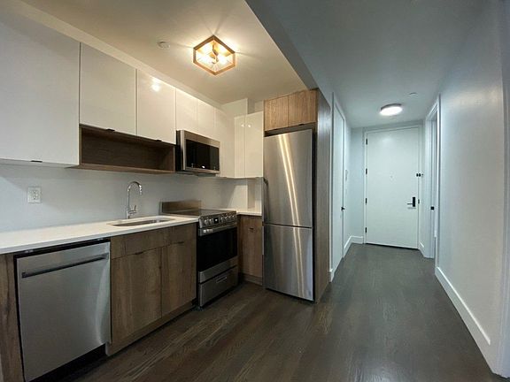 3rd image of 771 Lexington Ave #2BB