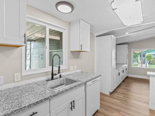 69 Hancock Dr, Roseville, CA 95678