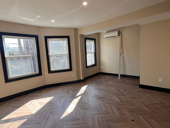 2nd image of 283 Monticello Ave #4