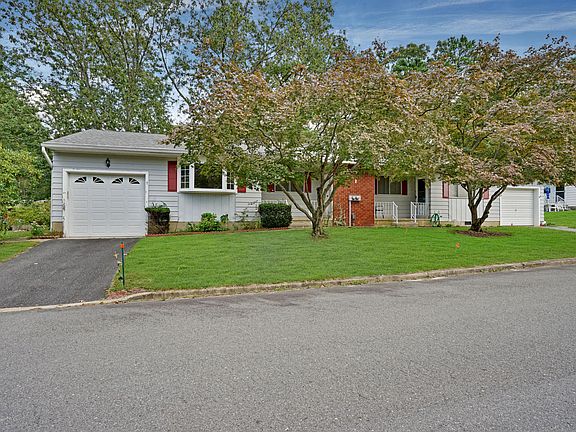 3rd image of 1B Connecticut Dr