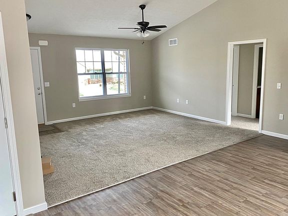 4th image of 6 E Persimmon Dr