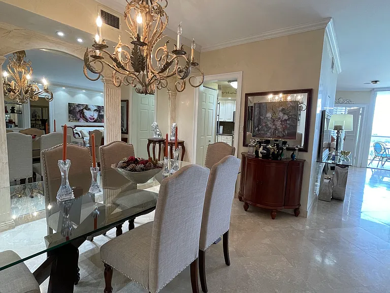 20281 E Country Club Dr — Photo 10