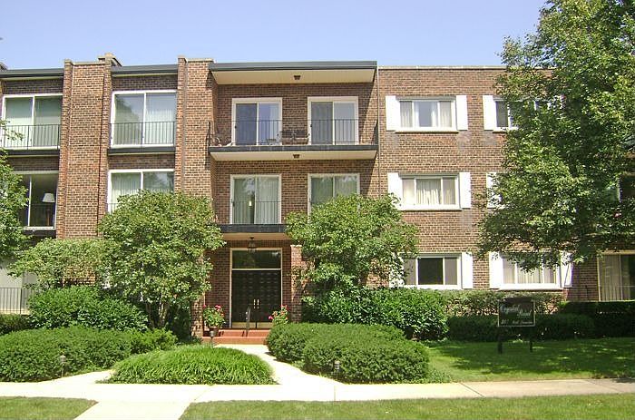 1st image of 140 Franklin Pl E APT 304