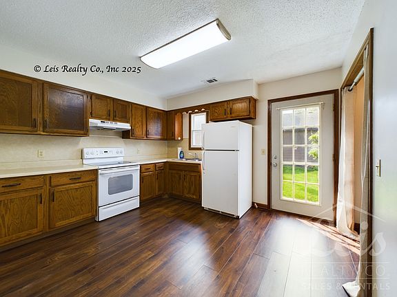 3rd image of 109 Clearview Ct