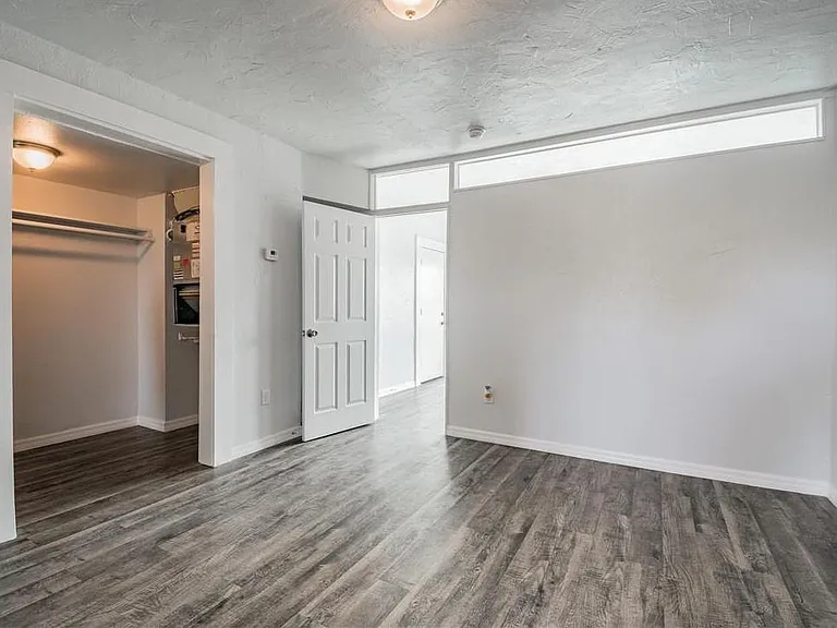 737 5th Ave N #14 — Photo 4