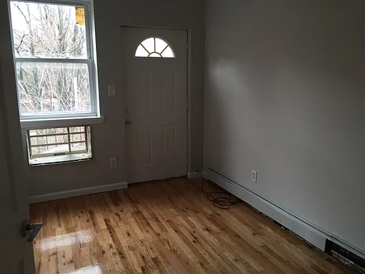 Rented by Premier Metro Realty Corp | media 33