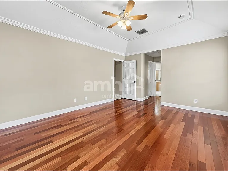 1033 Legends Pass Dr — Photo 11