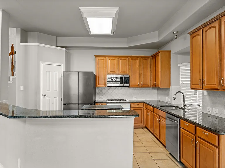 5544 Clay Ct — Photo 5