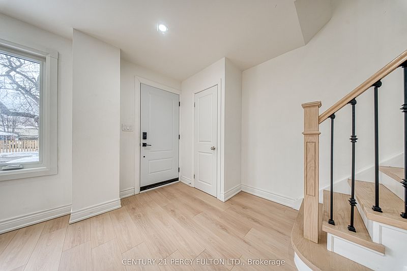 Toronto House for rent - 4 Bedrooms — photo 2