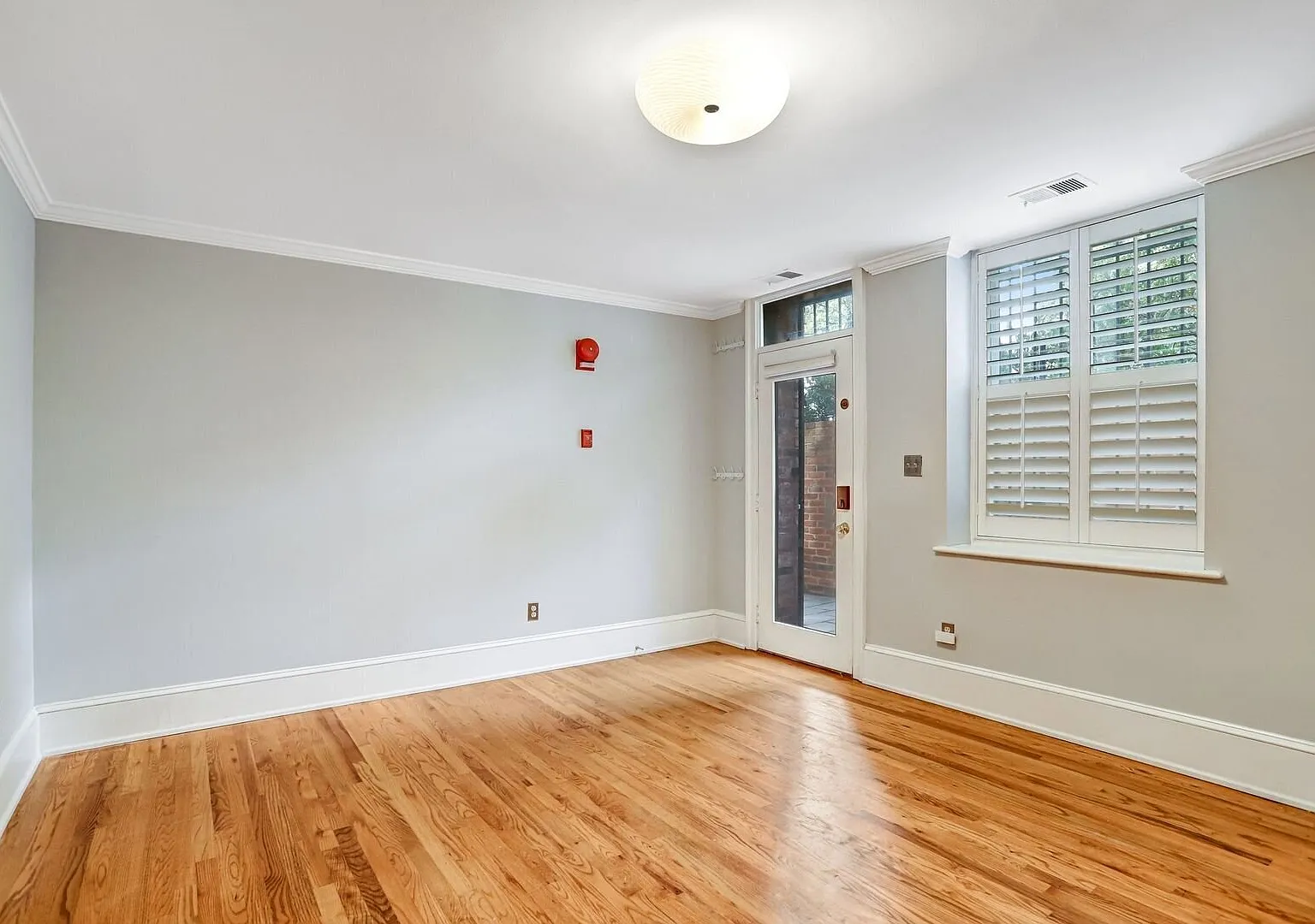 Stylish 1br Se Dc Home With Private Patio & Modern Kitchen — Photo 3