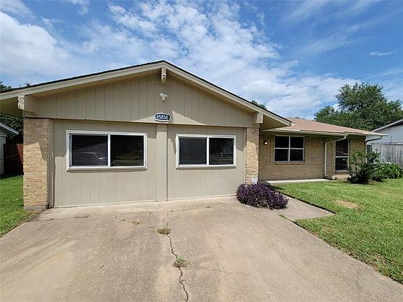 2nd image of 15136 Oakwood Ln